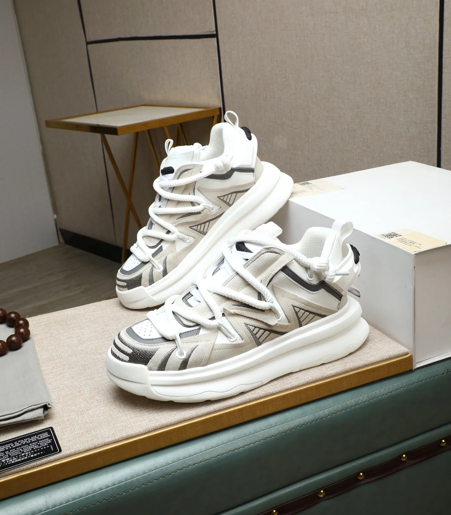 Men's men's shoes💰600 [AMIRI～AMIRI] 2025 spring and summer series new casual shoes🆕The large tongue on the upper and the cross shoe string design are very special! Made of cowhide➕multiple materials spliced➕in breathable mesh, thickened and oversized foam-resistant outsole, it will look good on whoever wears it! The appearance is responsible, the feet are retro and handsome! Size:39-44 (38, 45, 46 customized)